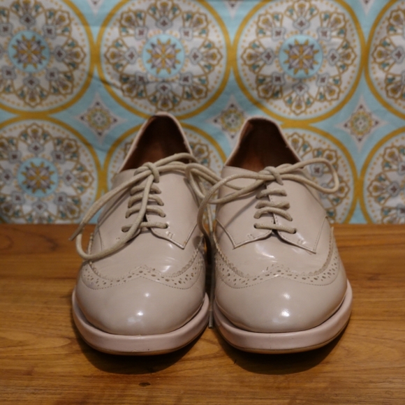 JEFFREY CAMPBELL Townie Nude Smooth Leather Wingtip Oxfords, size 6.5 - Picture 2 of 8